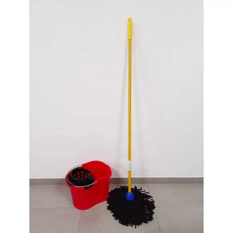 Cubo Fregona rojo Professional Ovalado 16 L con Escurridor. Incluye Fregona Microfibra MAX Pro Hilo negro y Palo 140 cm Oferta Especial